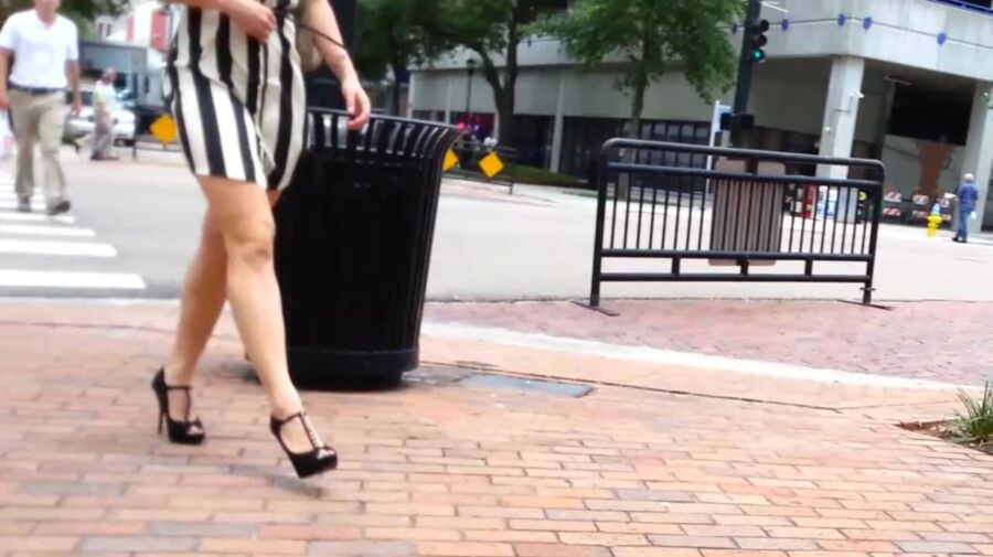 Free porn pics of Damn sexy downtown legs! 19 of 21 pics