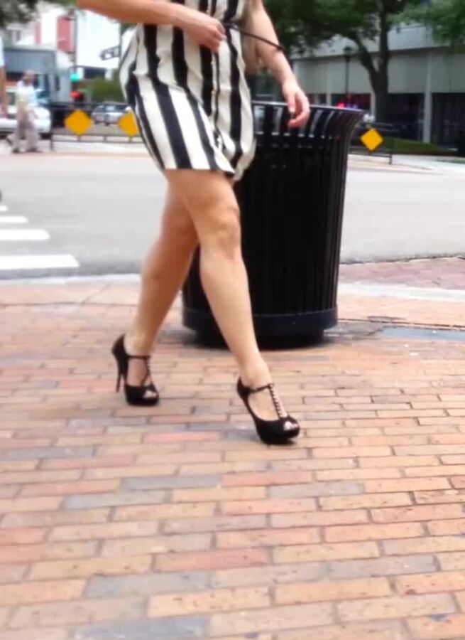 Free porn pics of Damn sexy downtown legs! 20 of 21 pics