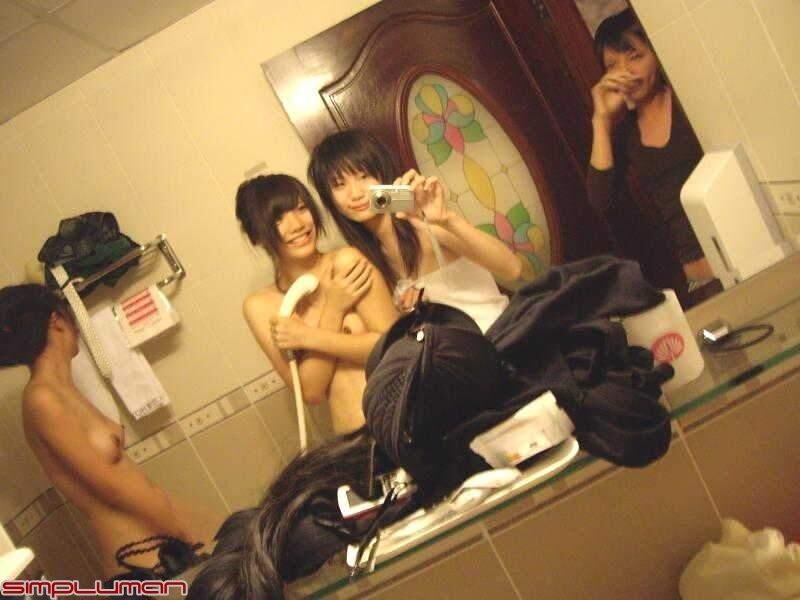Indonesian - Chinese Girls - Vivi And Friends 10 of 10 pics