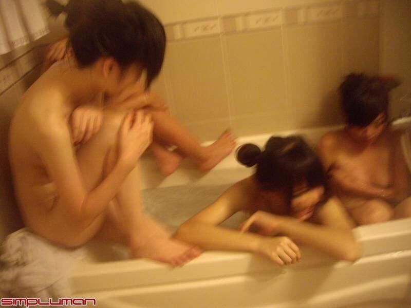 Indonesian - Chinese Girls - Vivi And Friends 9 of 10 pics