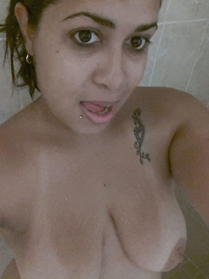 Latina Teen Exposing Tits 8 of 9 pics