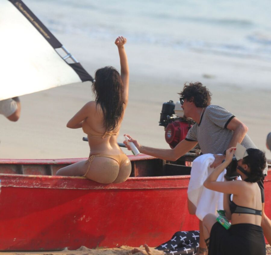Kim Kardashian brings big ass to Thailand 10 of 31 pics