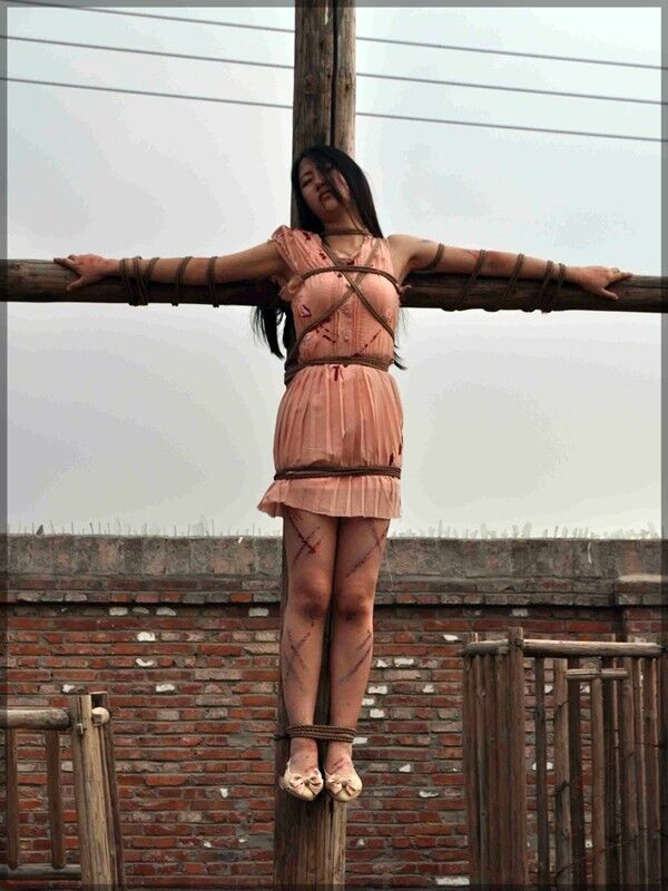 Chinese crucifixion execution 1 of 20 pics