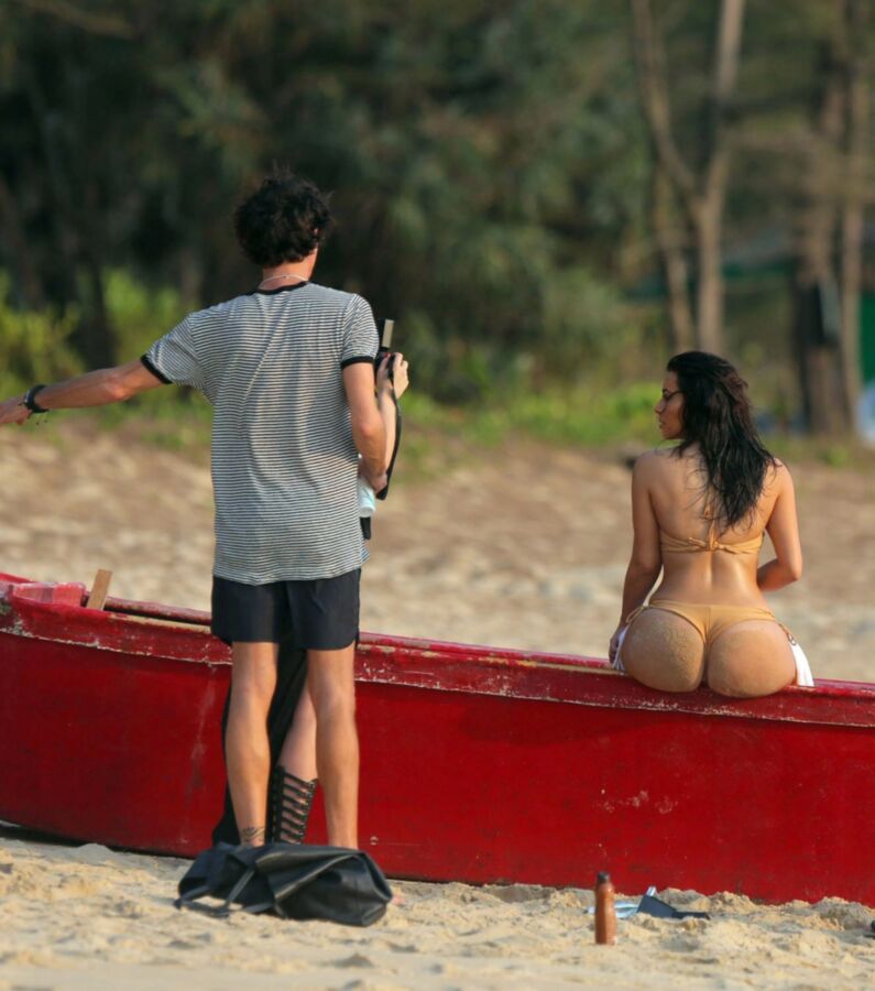 Kim Kardashian brings big ass to Thailand 9 of 31 pics