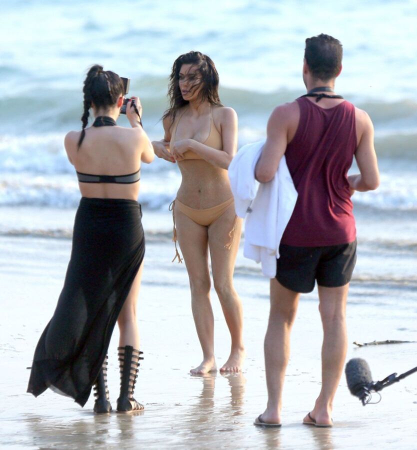 Kim Kardashian brings big ass to Thailand 12 of 31 pics
