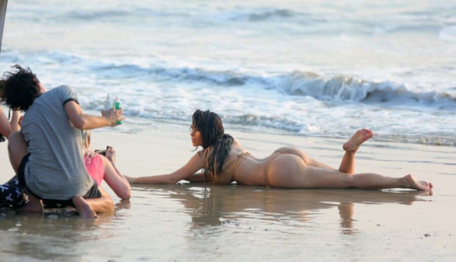Kim Kardashian brings big ass to Thailand 2 of 31 pics