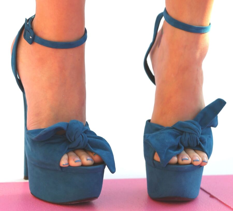 Free porn pics of Katy Perrys Feet & Heels 18 of 28 pics