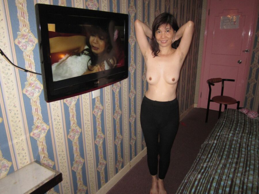 Ann L., HK Chinese, poses for pay in hotels 1 of 48 pics