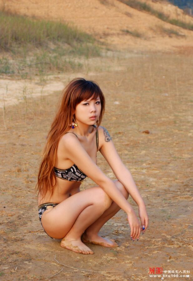 Chinese Beauties - Bai L - Alone on the Beach 3 of 24 pics