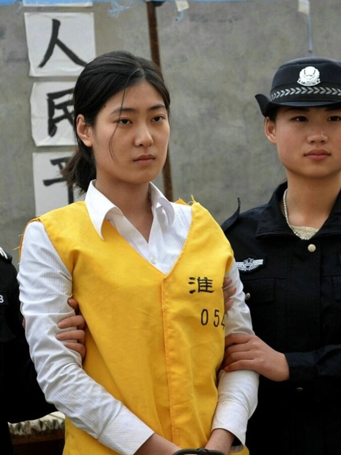 Chinese Policewomen - Criminal Suspects 20 of 120 pics