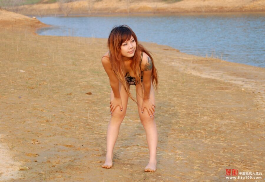 Chinese Beauties - Bai L - Alone on the Beach 5 of 24 pics