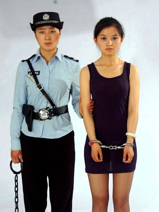 Chinese Policewomen - Criminal Suspects 21 of 120 pics