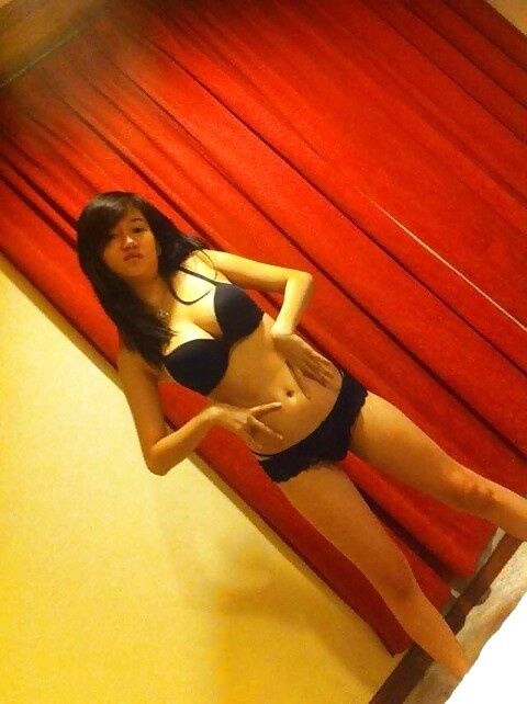 Amateur Chinese Girl Travelling to Singapore 18 of 88 pics